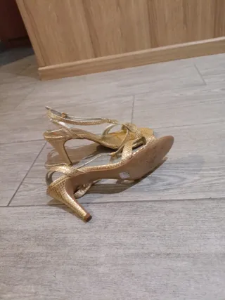 Sandalias de fiesta doradas