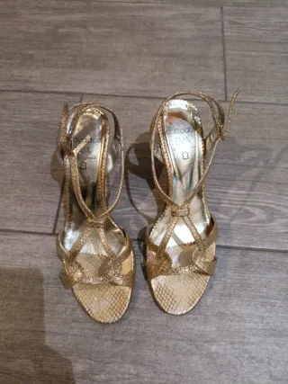 Sandalias de fiesta doradas
