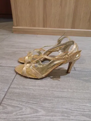 Sandalias de fiesta doradas