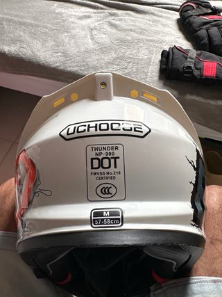 Casco de moto con diseño de tigre