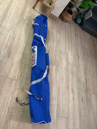 2 pares de esquís con funda