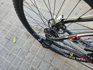 Bicicleta da montagna BTWIN - quadro nero