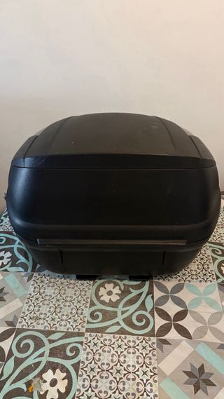 Baúl Givi Negro y Transparente