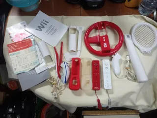 Conjunto Accesorios Wii: Volante, Raqueta, Mandos