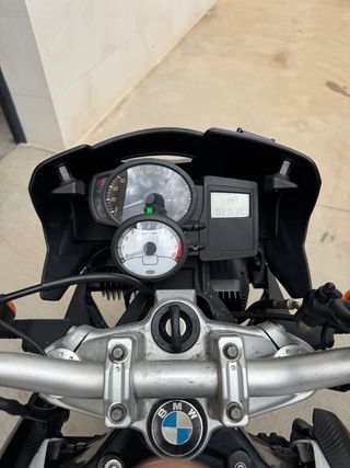 BMW F800R Naked Blanca y Negra