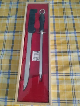 Cuchillo jamonero y afilador