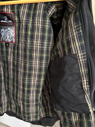 Chaqueta de motorista con protecciones
