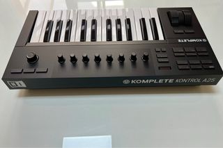 Teclado Komplete Kontrol A25 de Native Instruments