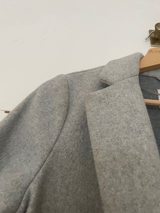 Abrigo de paño gris