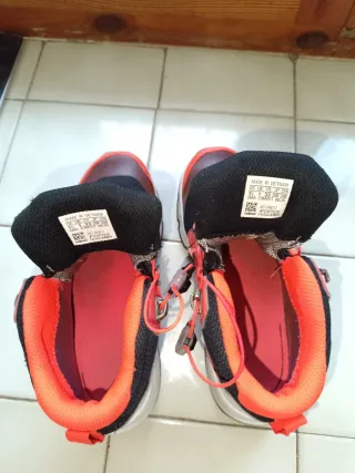 Botas niño Adidas Gore-Tex talla 33