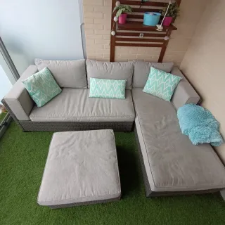 Sofá rinconera exterior con chaise longue y puff