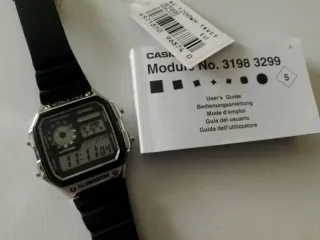 Reloj digital caja metal cromado. Módulo Casio.