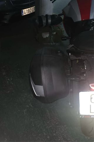 Moto BMW Naked Roja y Plata 895cv / BMW F900R