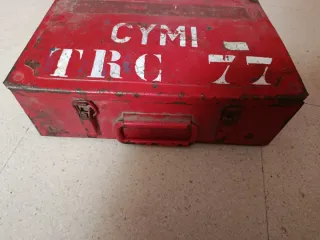 Caja metálica roja CYMI TRC 77