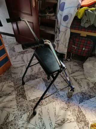 Andador para mayores con asiento