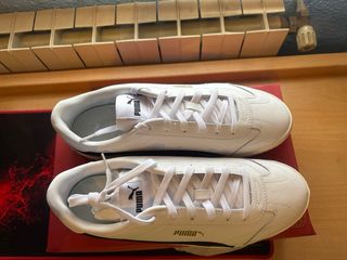 Zapatos Puma Blancos y Negros