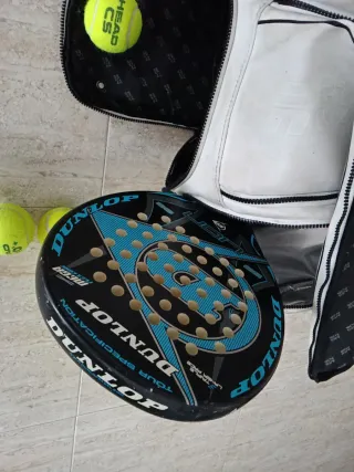 Bolsa de pádel y pelotas, raqueta. Escucho ofertas