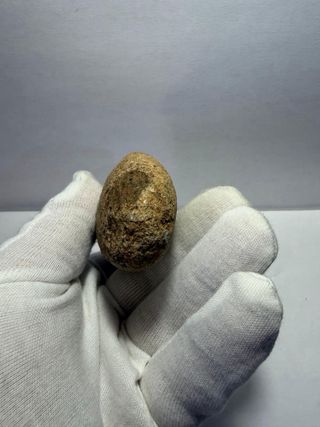Hacha de piedra neolítica antigua