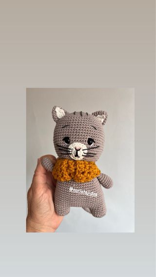Gato tejido a mano