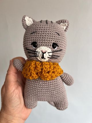 Gato tejido a mano