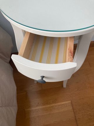 Mesita auxiliar alta con cajón Ikea