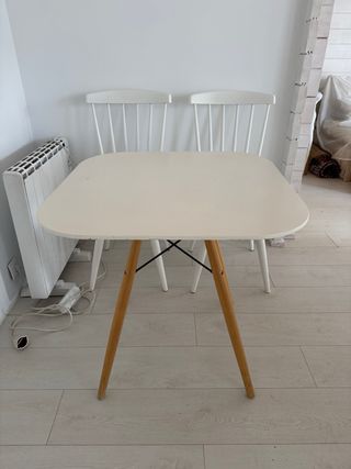 Juego de 2 sillas blancas de madera
