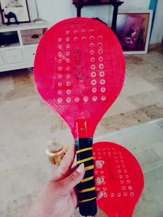 Palas de playa rojas