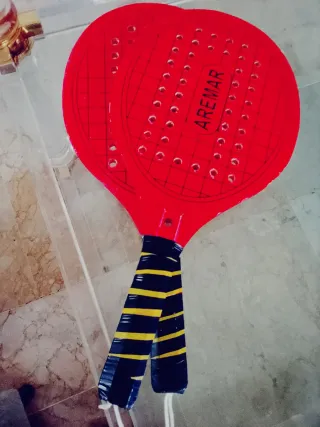 Palas de playa rojas