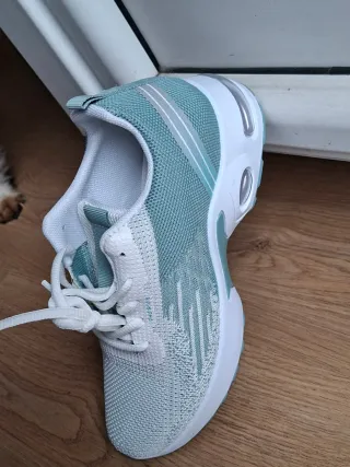 Deportivas Tela y goma. Blanca y verde