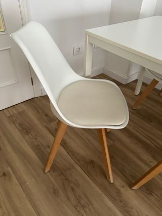 Mesa y 4 Sillas Comedor