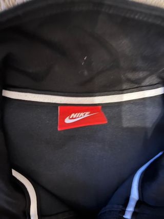 Chaqueta deportiva Nike negra