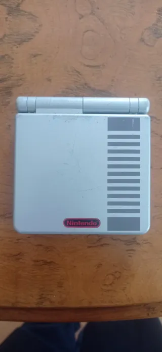 Nintendo Game Boy Advance SP