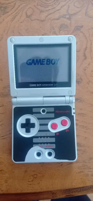 Nintendo Game Boy Advance SP