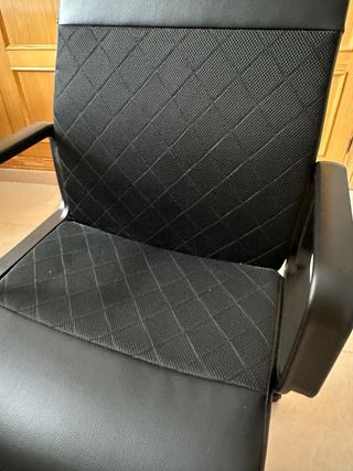 Silla de oficina negra regulable