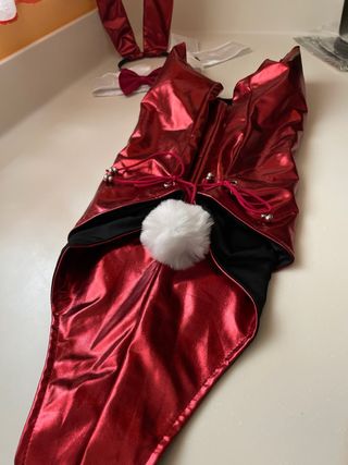 Traje de conejita rojo