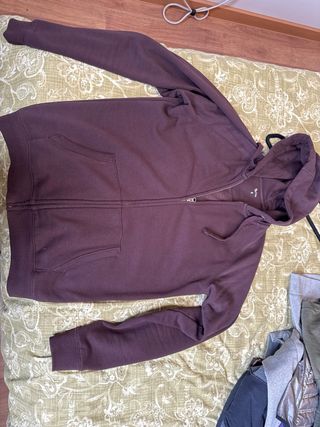 5 Sudaderas con capucha tallas y marcas en la foto