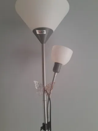 Lámpara de pie metal y plástico