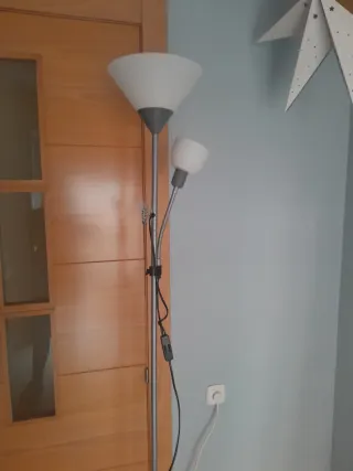 Lámpara de pie metal y plástico