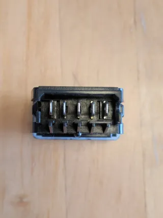 Botón elevalunas con flechas