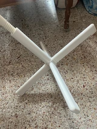 Silla blanca de plástico ajustable