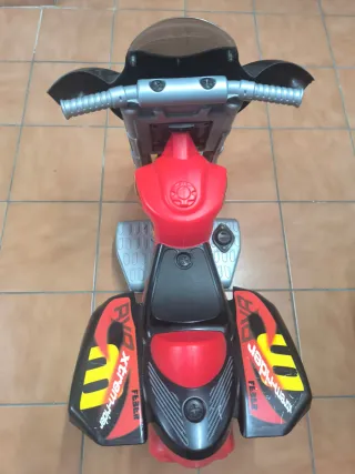 Trimoto eléctrica infantil Feber