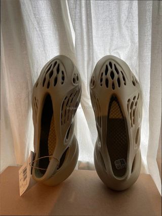 Yeezy Foam Runner Beige Talla 43