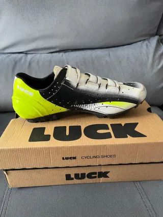 Zapatillas Ciclismo Luck T44 + calas Shimano