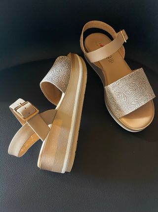 Sandalias Repo Beige y Dorado