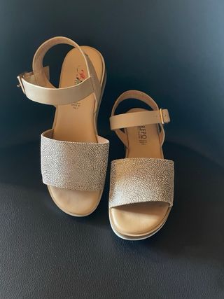 Sandalias Repo Beige y Dorado
