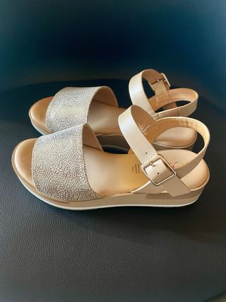 Sandalias Repo Beige y Dorado