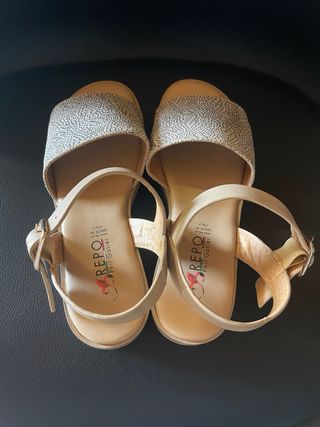 Sandalias Repo Beige y Dorado