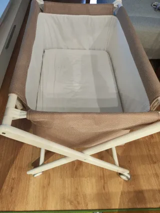 Minicuna con ruedas