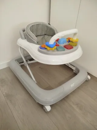 Andador bebé con centro de actividades