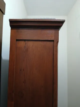Vitrina antigua de madera y cristal